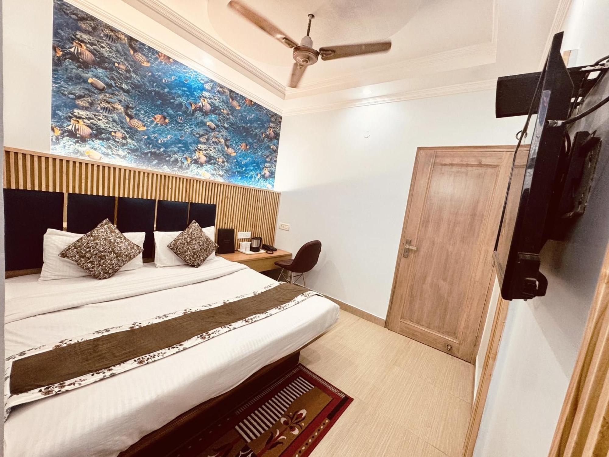 Jai Balaji, Paharganj, Railway Station Hotel