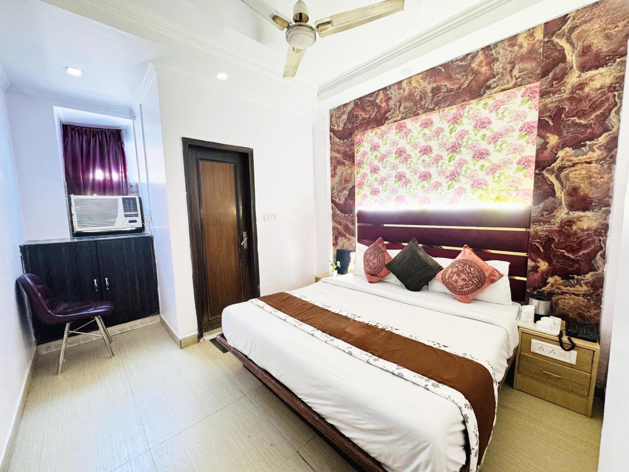 Hotel Jai Balaji, Paharganj, Railway Station New Delhi